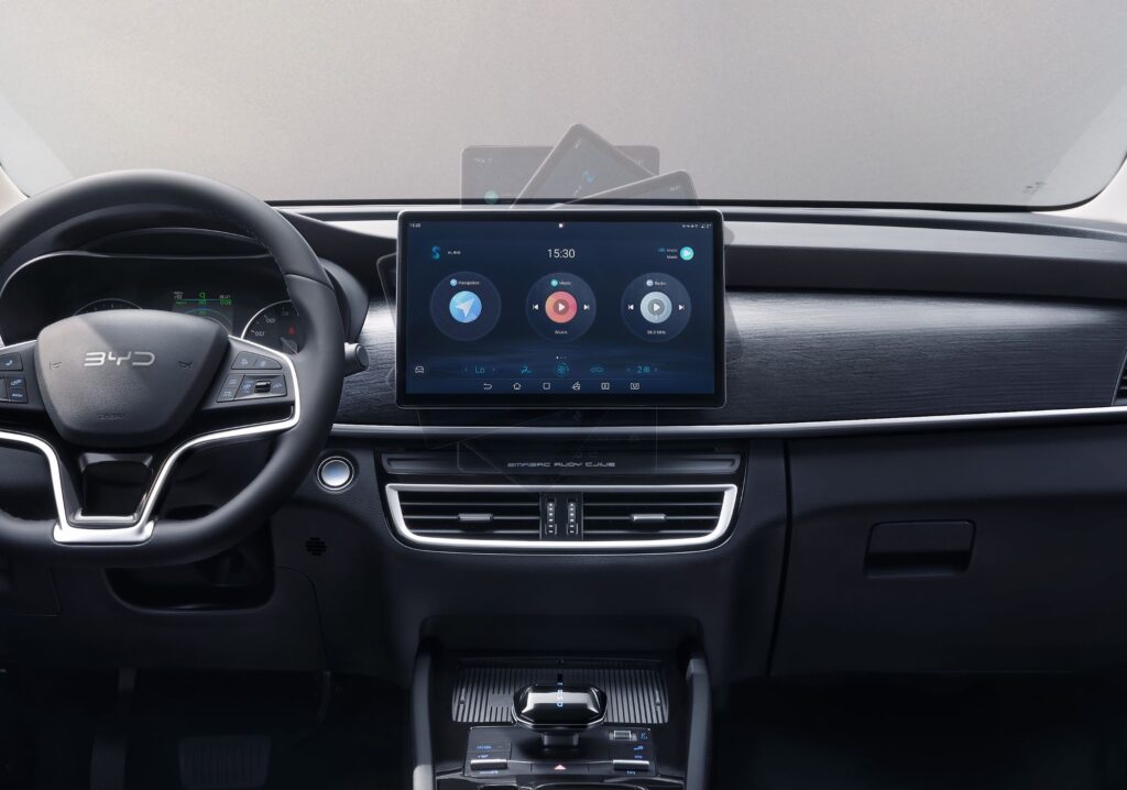 BYD Võ Văn Kiệt - BDY M6 sở hữu màn hình cảm ứng xoay (15,6 inch)