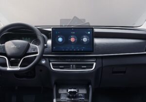 BYD Võ Văn Kiệt - BDY M6 sở hữu màn hình cảm ứng xoay (15,6 inch)