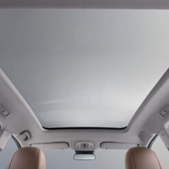 BDY Võ Văn Kiệt - Tận hưởng vẻ đẹp của thiên nhiên ngoài trời cùng BDY M6 với cửa sổ trời toàn cảnh.