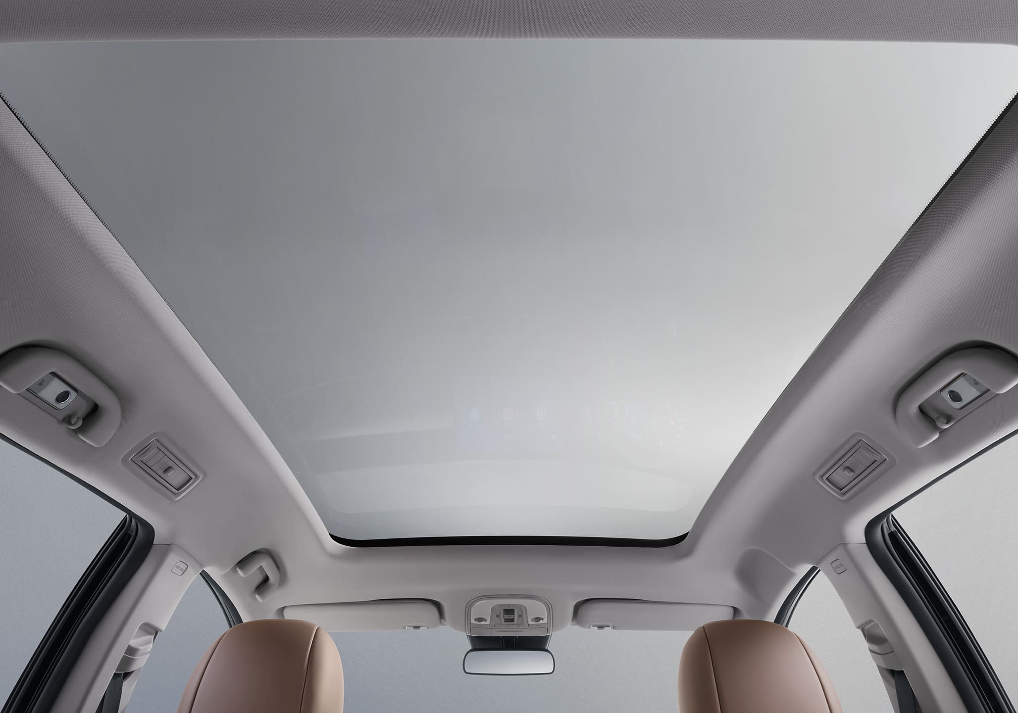 BDY Võ Văn Kiệt - Tận hưởng vẻ đẹp của thiên nhiên ngoài trời cùng BDY M6 với cửa sổ trời toàn cảnh.