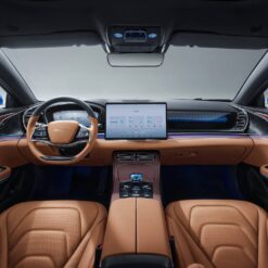 BYD Võ Văn Kiệt - Không gian nội thất của BYD Han tinh tế được thiết kế bởi studio danh tiếng Pininfarina, tích hợp loạt công nghệ tiên tiến giúp cho mỗi chuyến đi của bạn là một trải nghiệm đầy ấn tượng.