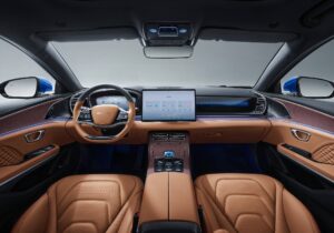 BYD Võ Văn Kiệt - Không gian nội thất của BYD Han tinh tế được thiết kế bởi studio danh tiếng Pininfarina, tích hợp loạt công nghệ tiên tiến giúp cho mỗi chuyến đi của bạn là một trải nghiệm đầy ấn tượng. 