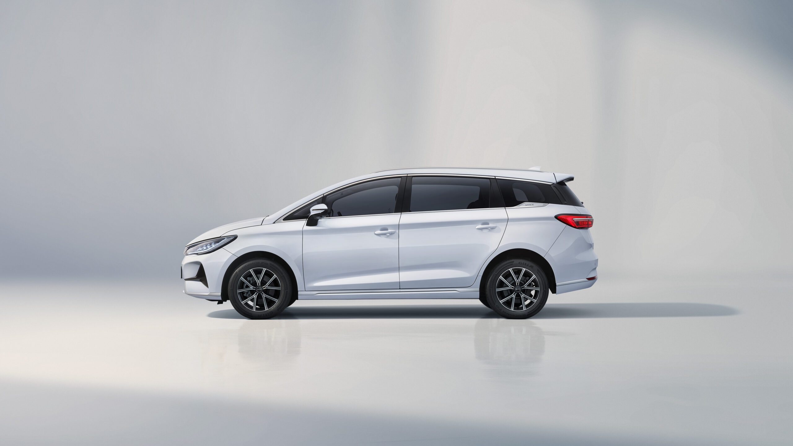 BYD Võ Văn Kiệt - BDY M6 mang thiết kế độc đáo kết hợp hiệu quả với sự thanh lịch