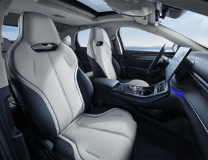 BYD Seal 5 sở hữu khoang nội thất rộng rãi; màn hình trung tâm 10,1″ (Standard) hoặc 12,8″ (Premium), đồng hồ LCD 8,8″, cần số điện tử - BYD Võ Văn Kiệt