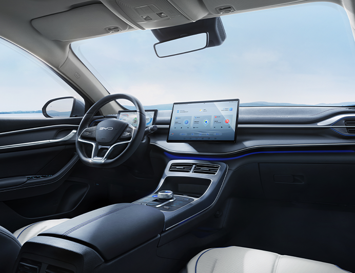 BYD Seal 5 sở hữu khoang nội thất rộng rãi; màn hình trung tâm 10,1″ (Standard) hoặc 12,8″ (Premium), đồng hồ LCD 8,8″, cần số điện tử - BYD Võ Văn Kiệt