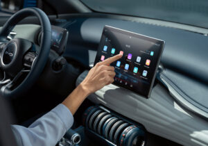 BYD Võ Văn Kiệt - BYD Atto 3 sở hữu màn hình cảm ứng xoay thông minh 15.6 inch