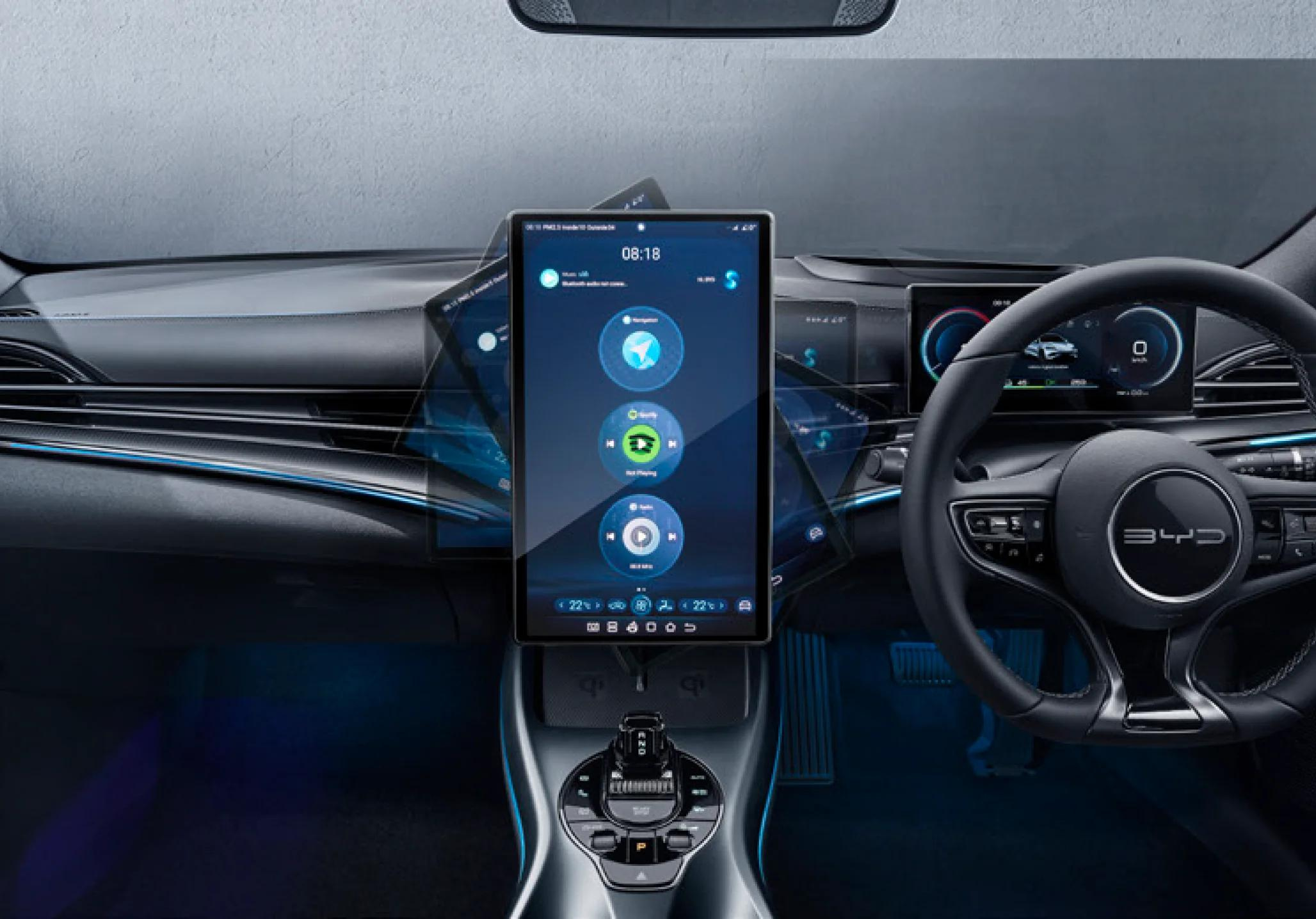 BYD Võ Văn Kiệt - BYD Seal sở hữu bảng điều khiển trung tâm có màn hình cảm ứng đa phương tiện 15,6 inch có chức năng xoay giúp việc lái xe trở nên dễ dàng và thú vị hơn.