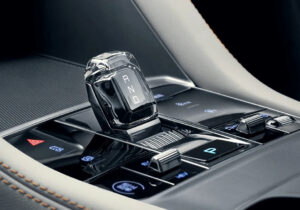 BYD Võ Văn Kiệt - BYD Sealion 6 DM-i gây ấn tượng với cần số tinh thể đại dương độc đáo, lấy cảm hứng từ vẻ đẹp tự nhiên của biển cả.